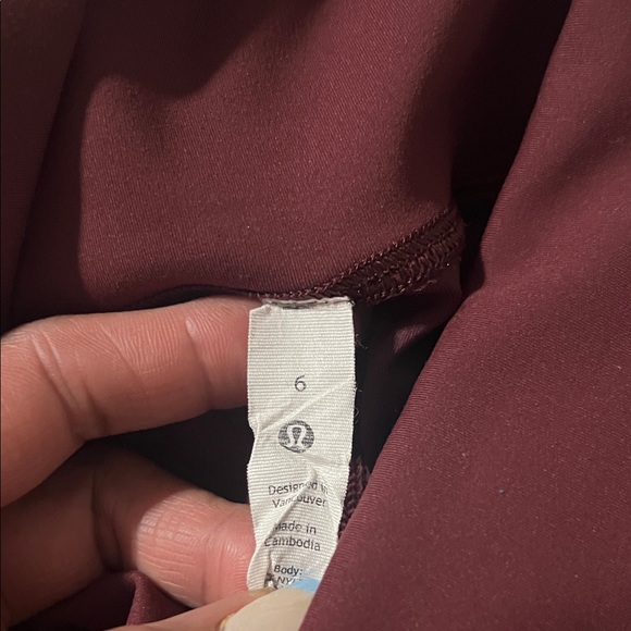 lululemon Burgundy leggings and blue lululemon top and key chain - Picture 9 of 11